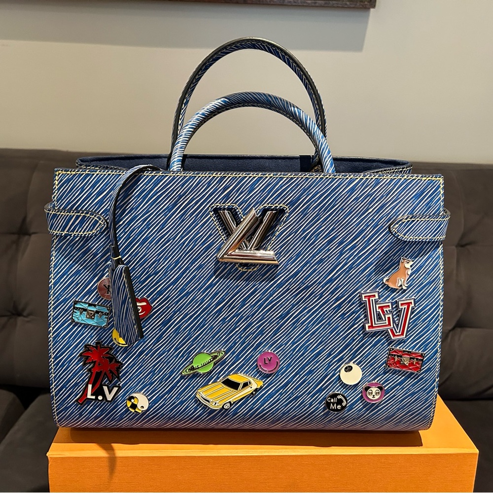 Louis Vuitton Blue Handbag with Colorful Accents - Picture 2 of 8